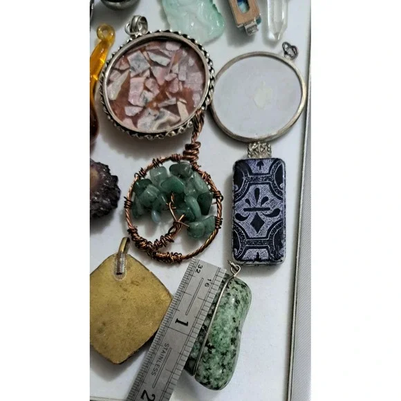 Huge Lot of 17 Vintage Pendants Glass Mixed Gemstones - Picture 11 of 11